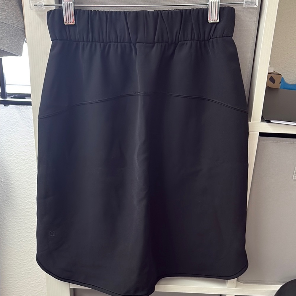 Lululemon Size 2 On the fly skirt Black NWT Medium Rise - Picture 2 of 6